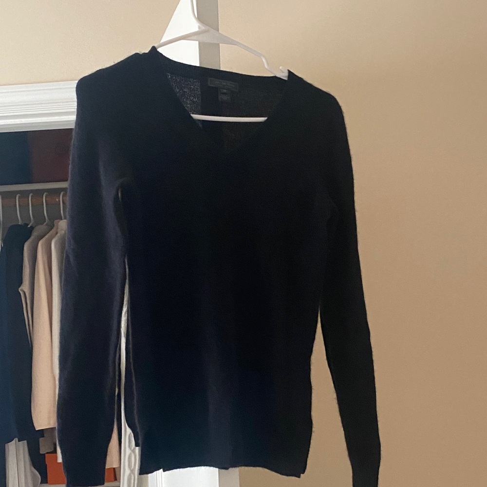 SAKS  FIFTH AVENUE  COLLECTION  LIGHT CASHMERE SWEATER
